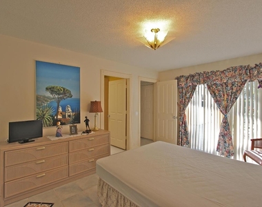 10201 Chapman Oak Court - Photo Thumbnail 11