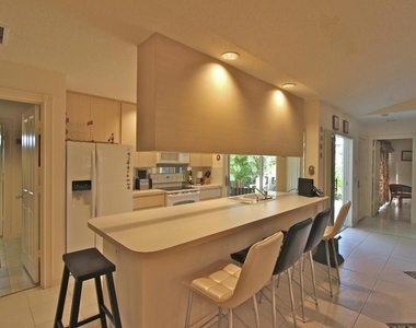10201 Chapman Oak Court - Photo Thumbnail 6