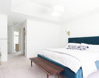 5449 Grande Palm Circle - Photo Thumbnail 6