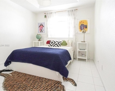 5449 Grande Palm Circle - Photo Thumbnail 9