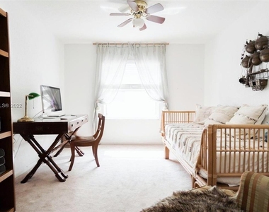 5449 Grande Palm Circle - Photo Thumbnail 11