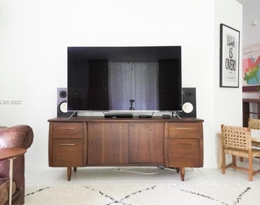 5449 Grande Palm Circle - Photo Thumbnail 4