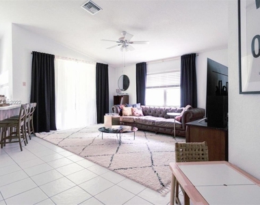 5449 Grande Palm Circle - Photo Thumbnail 5