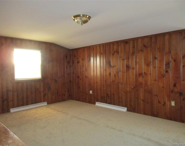 44 1/2 Academy Avenue - Photo Thumbnail 5
