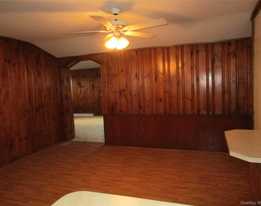 44 1/2 Academy Avenue - Photo Thumbnail 3