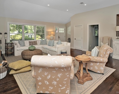 32 White Oak Lane - Photo Thumbnail 2