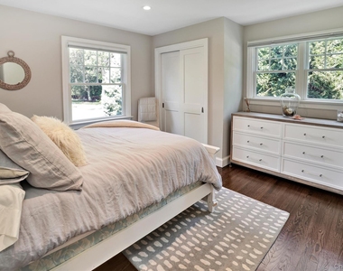 32 White Oak Lane - Photo Thumbnail 9