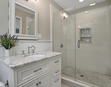 32 White Oak Lane - Photo Thumbnail 8