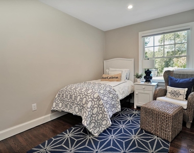 32 White Oak Lane - Photo Thumbnail 11