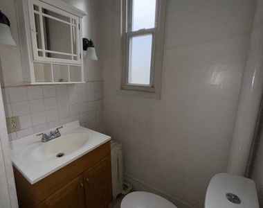 1016 Pine Street - Photo Thumbnail 4