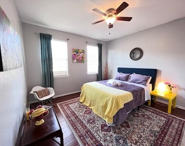 1104 Blueridge Dr - Photo Thumbnail 6
