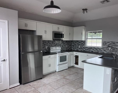 1104 Blueridge Dr - Photo Thumbnail 13