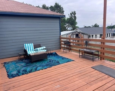 1104 Blueridge Dr - Photo Thumbnail 18