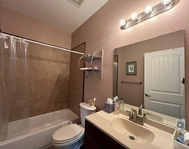 1104 Blueridge Dr - Photo Thumbnail 9