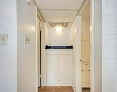 1000 W 26 St - Photo Thumbnail 8