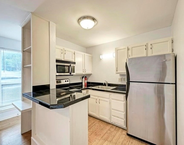 1000 W 26 St - Photo Thumbnail 4