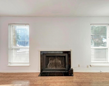 1000 W 26 St - Photo Thumbnail 3