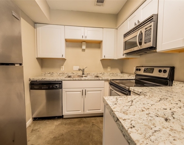 1013 W 23rd St - Photo Thumbnail 2