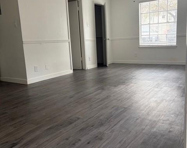 1300 Parker Ln - Photo Thumbnail 5