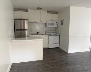 1300 Parker Ln - Photo Thumbnail 2