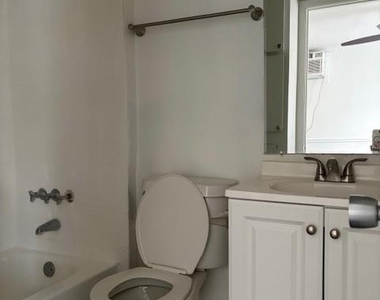 1300 Parker Ln - Photo Thumbnail 4