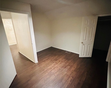 2401 Leon St - Photo Thumbnail 16
