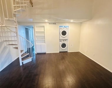 2401 Leon St - Photo Thumbnail 1