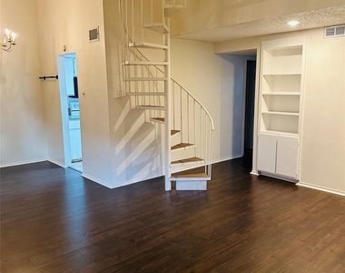 2401 Leon St - Photo Thumbnail 5