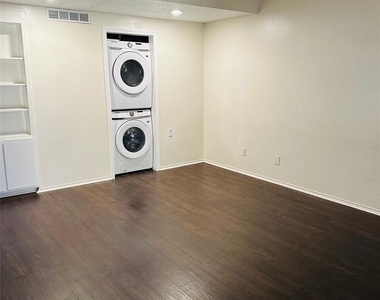 2401 Leon St - Photo Thumbnail 3