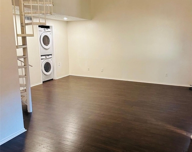 2401 Leon St - Photo Thumbnail 4