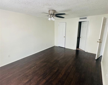 2401 Leon St - Photo Thumbnail 14