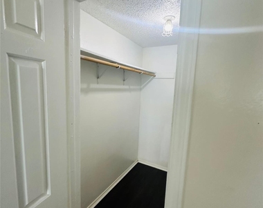 2401 Leon St - Photo Thumbnail 24