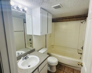 2401 Leon St - Photo Thumbnail 17