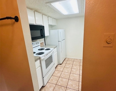 2401 Leon St - Photo Thumbnail 11