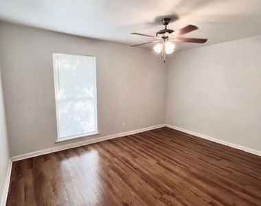 2301 Ohlen Rd - Photo Thumbnail 7