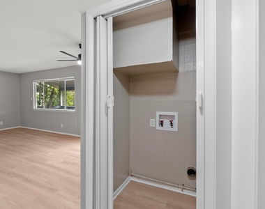 8903 Parkfield Dr - Photo Thumbnail 9