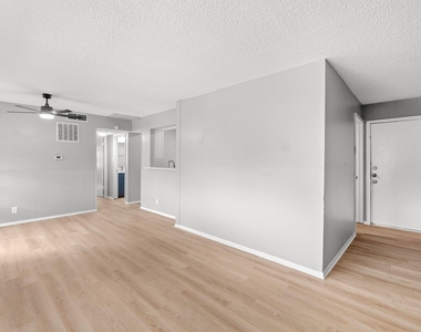 8903 Parkfield Dr - Photo Thumbnail 2