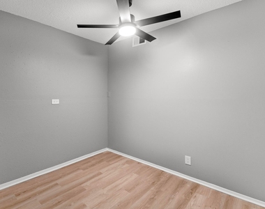 8903 Parkfield Dr - Photo Thumbnail 8