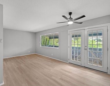 8903 Parkfield Dr - Photo Thumbnail 4