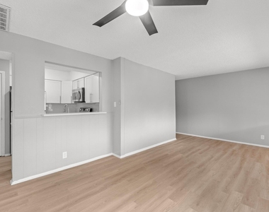 8903 Parkfield Dr - Photo Thumbnail 3