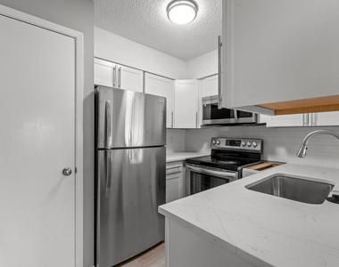 8903 Parkfield Dr - Photo Thumbnail 1