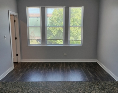 1943 W 48th Street - Photo Thumbnail 10