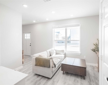 2101 Reinke Road - Photo Thumbnail 9