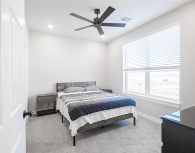 2101 Reinke Road - Photo Thumbnail 12