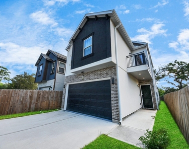 8420a Lanewood Drive - Photo Thumbnail 2