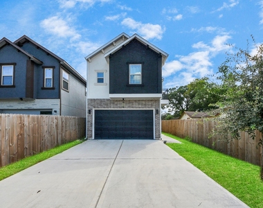 8420a Lanewood Drive - Photo Thumbnail 3