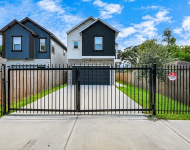 8420a Lanewood Drive - Photo Thumbnail 4