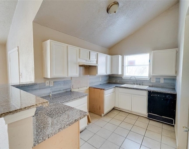 1539 Stevenage - Photo Thumbnail 3