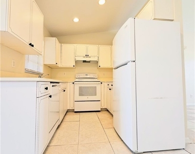 4916 Leonard Boulevard S - Photo Thumbnail 6
