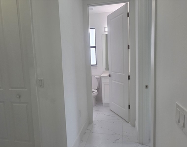 927 Chenault Street - Photo Thumbnail 7